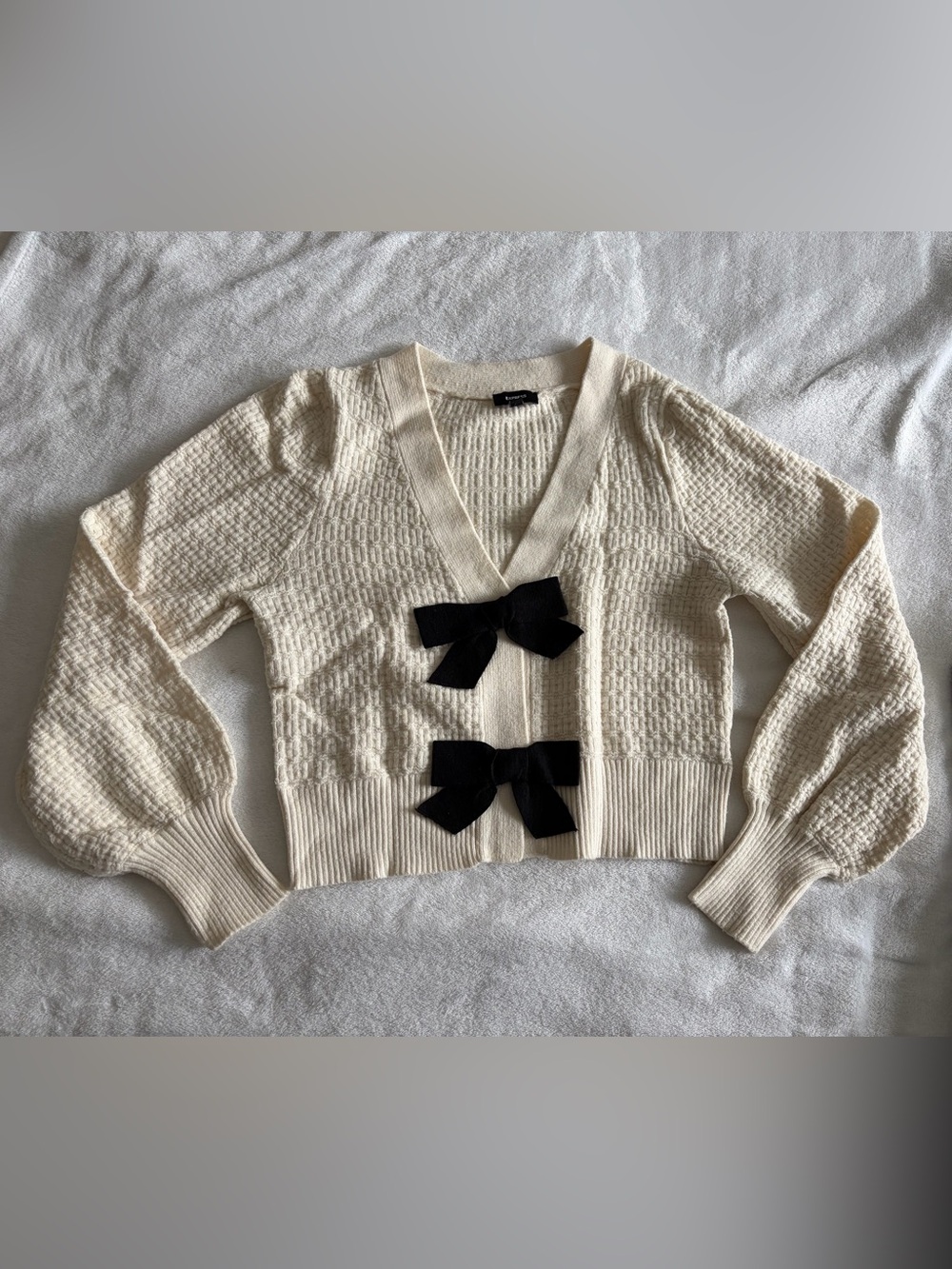 Express Cream V‑Neck Knit Cardigan with Black Bow Accents